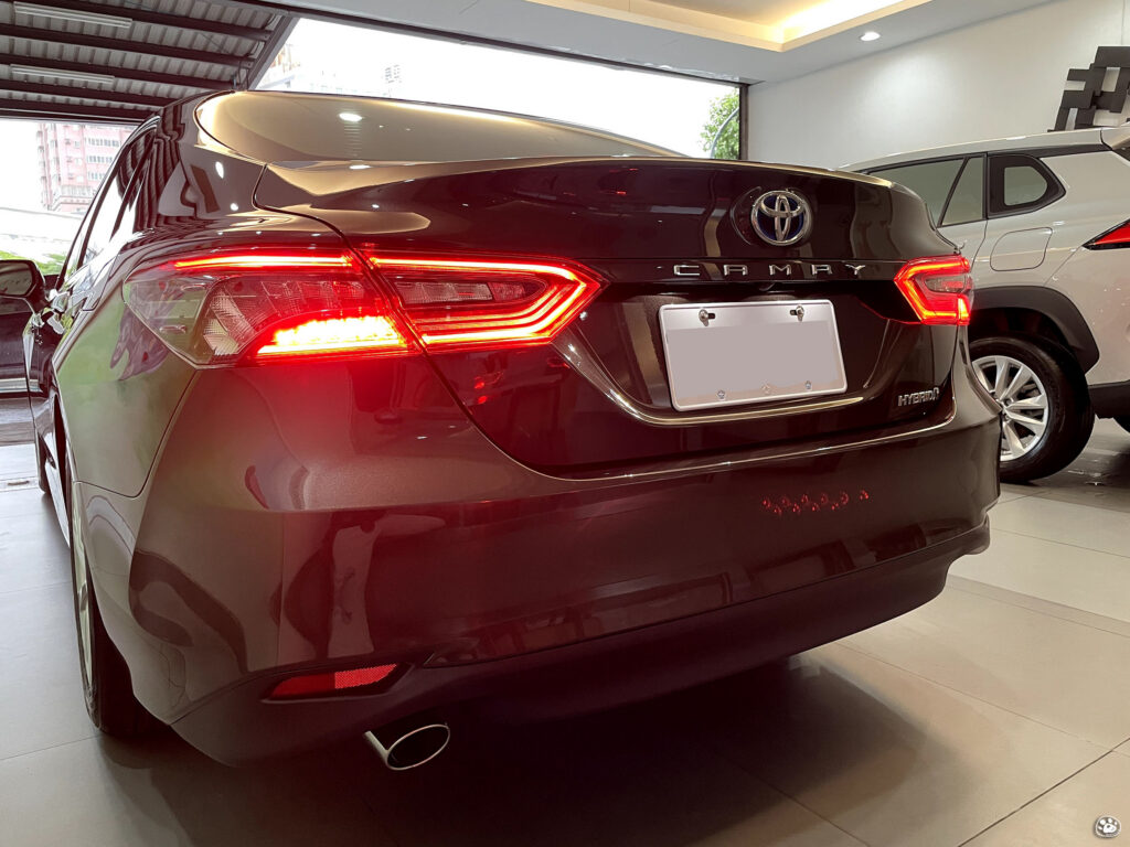2021 年式 Toyota Camry 8.5代 油電尊爵 古銅棕