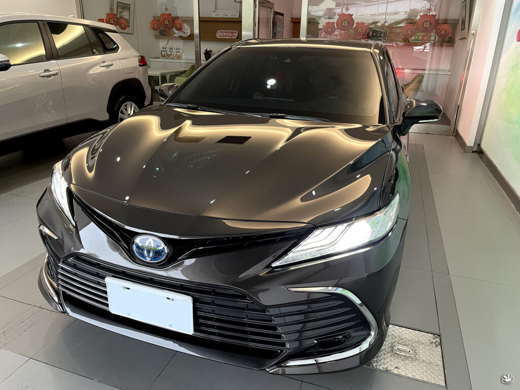 2021 年式 Toyota Camry 8.5代 油電尊爵 古銅棕