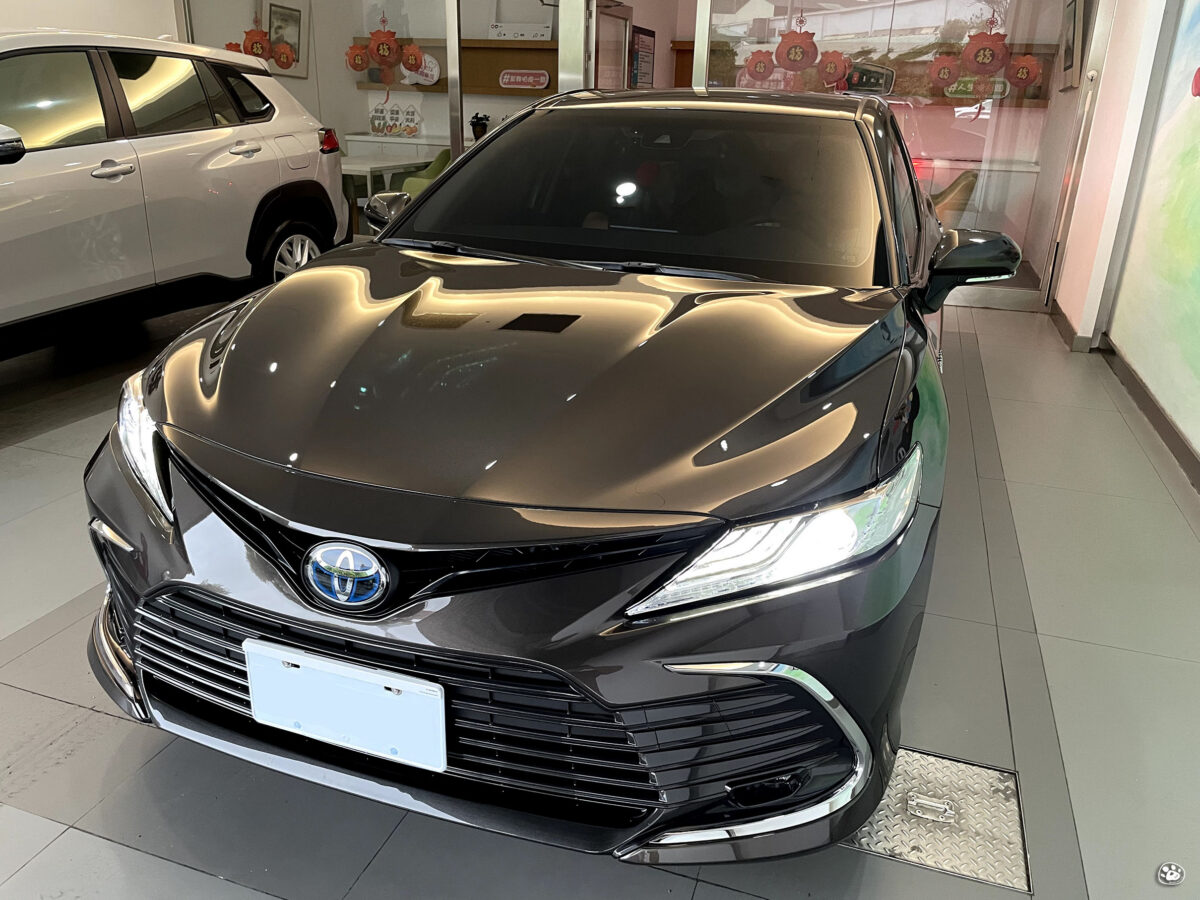 貓與蟲2021｜Toyota Camry Hybrid 2021年式 (8.5代) 凱美麗 油電尊爵 / 古銅棕 交車開箱！跟8代差在哪？小改款改了啥？省油油耗表現紀錄中～日本原裝進口真香～