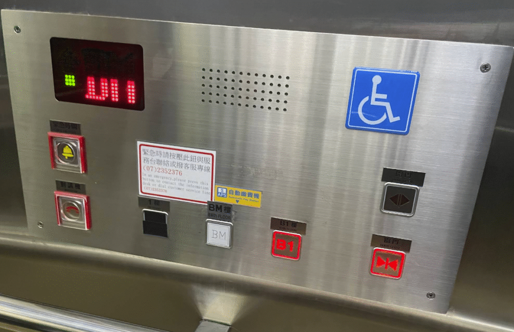 貓與蟲高雄火車站機車停車場站西路入口費用